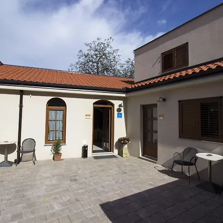 Divani Bed & Breakfast 3*