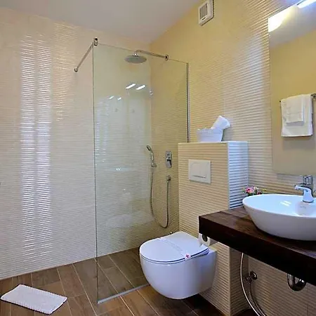 Divani Bed & Breakfast
